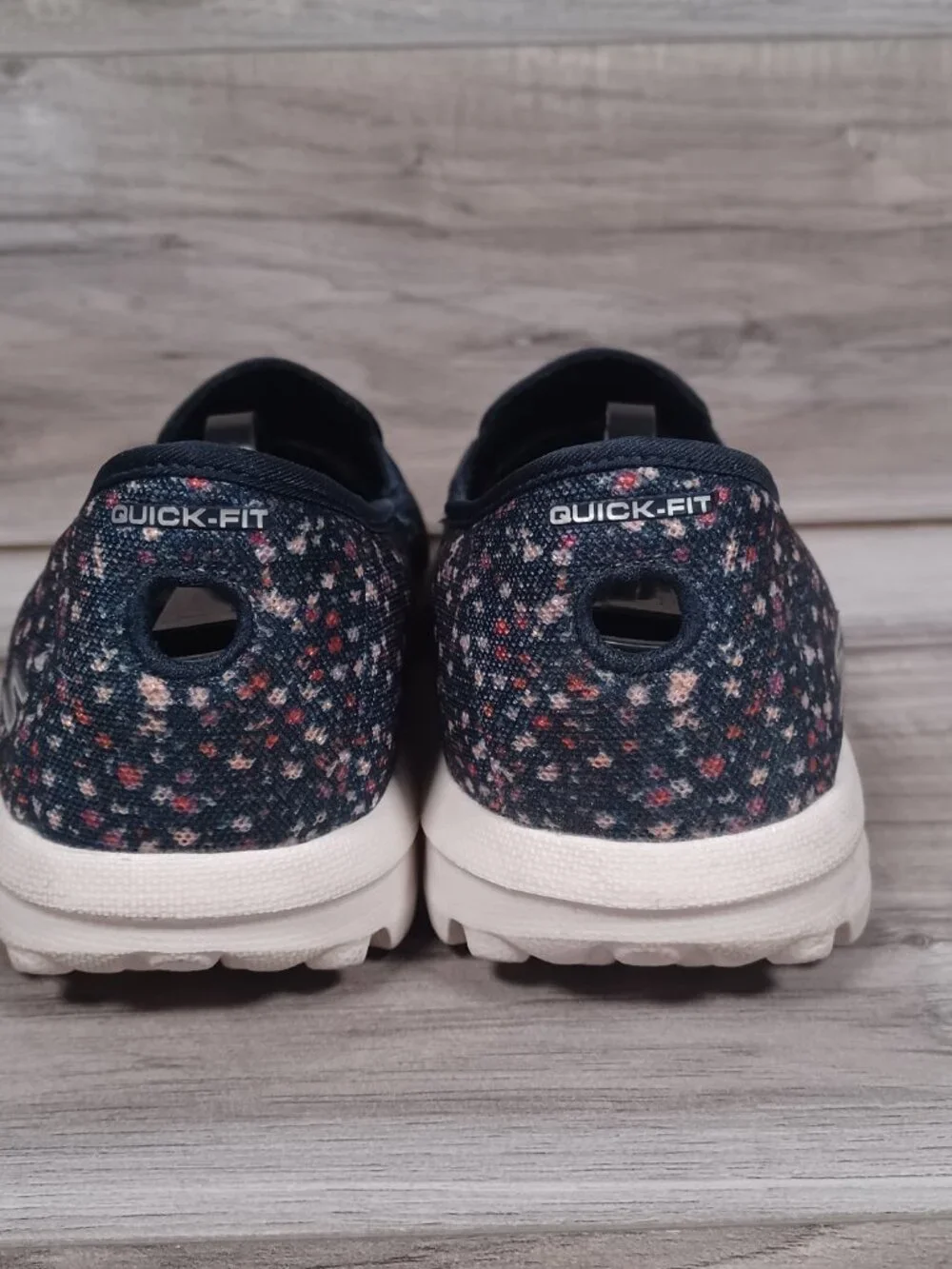 Skechers GO WALK Goga Mat Women's Size 8.5 Hands Free Slip-ins Floral Navy